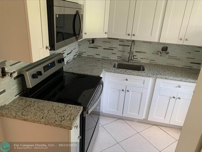 Foto del edificio - 508 Gardens Dr