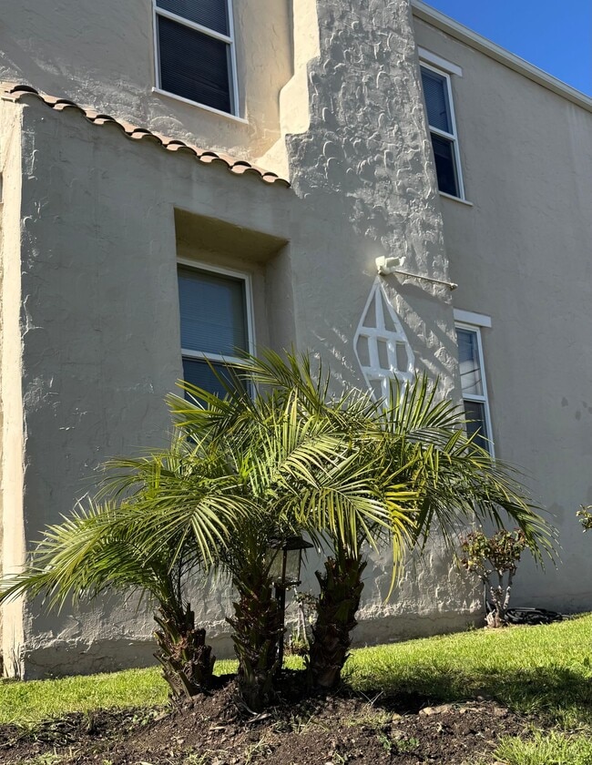 Foto del edificio - Newly Remodeled 3 Room Studio Apartment