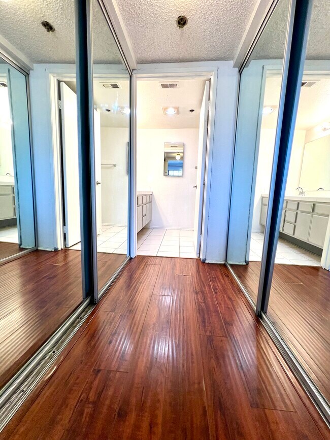 Foto del edificio - 6545 Reseda Blvd