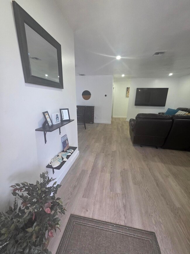 Foto del edificio - 320 Sterling Ave