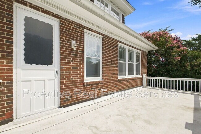 Building Photo - 734 Shirley Ave