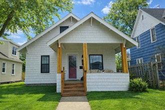 Building Photo - 878 18th Ave SE