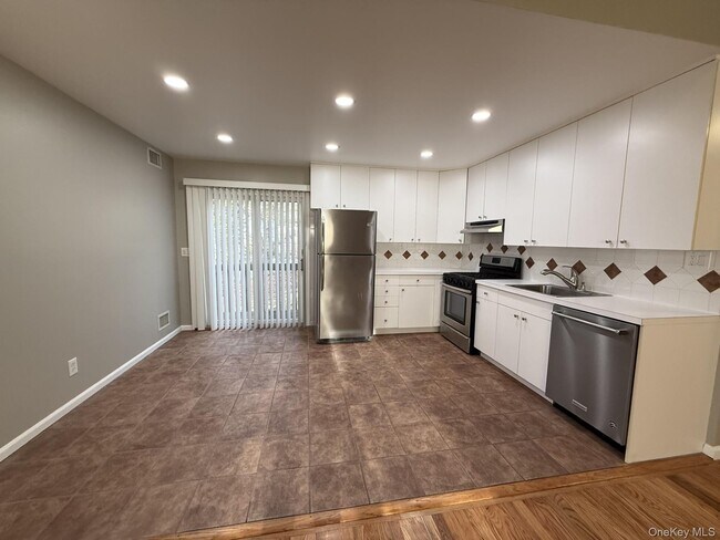 Foto del edificio - 85 Smithtown Blvd