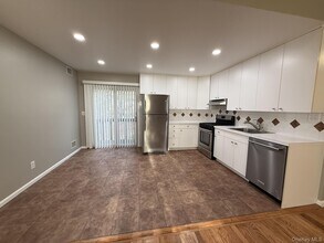 Building Photo - 85 Smithtown Blvd