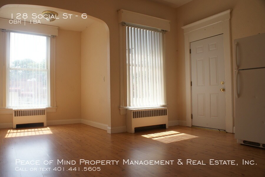 Building Photo - 128 Social St