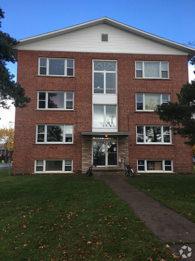 Apartments, Condos and Houses under C1,000 in Sault Ste Marie, ON 2