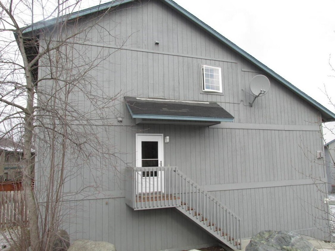 Primary Photo - Cute little space to call home