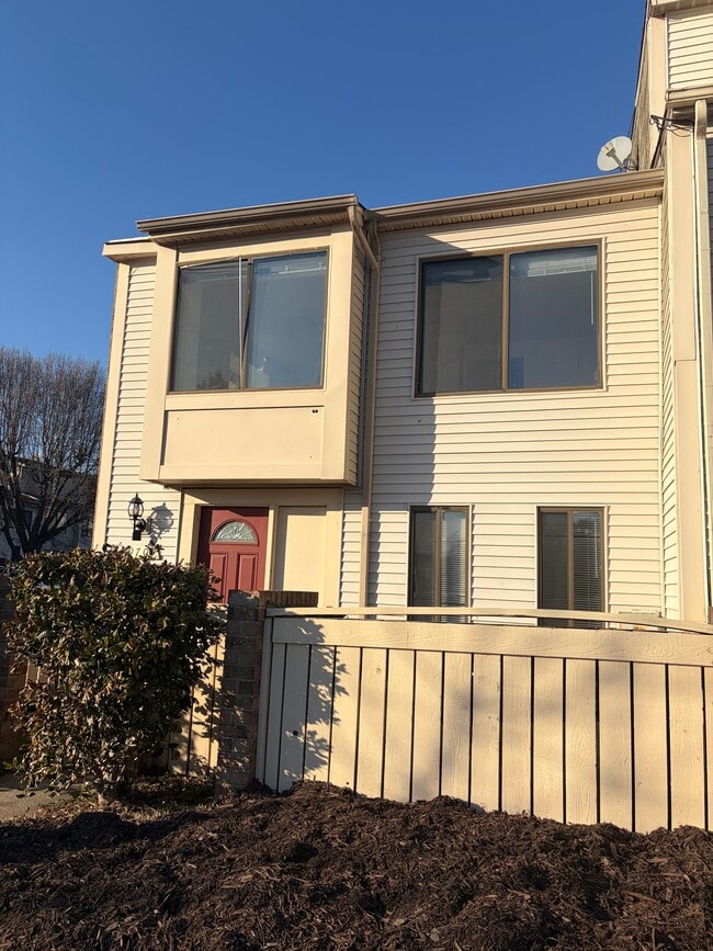 Building Photo - 9709 Docena Dr