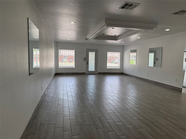Building Photo - 7424 Lindencrest St