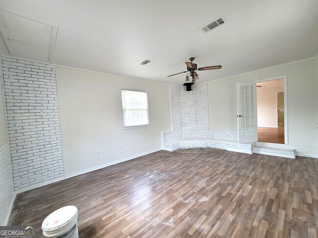 Building Photo - 210 Willow Ave