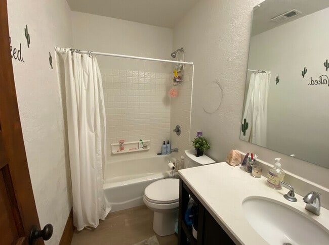 Photo - 2110 Grove Cir Apartments