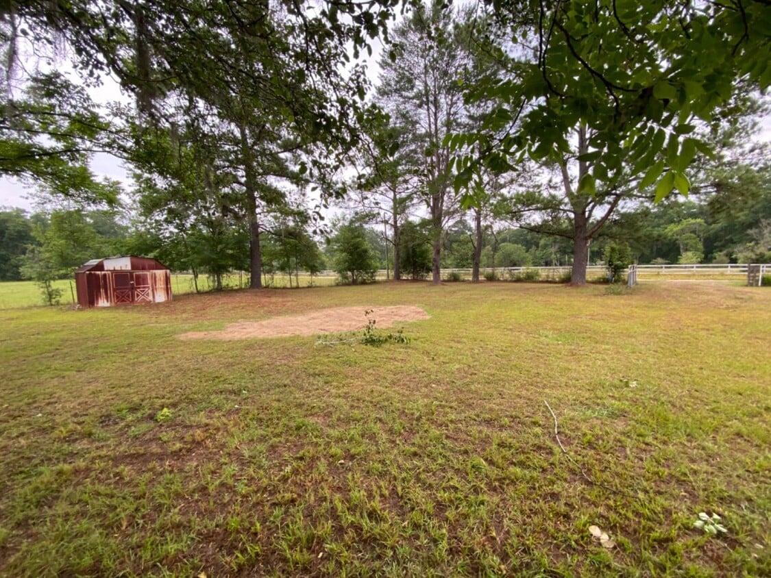 Primary Photo - 3 Bedroom home on 1 Acre in Jennings