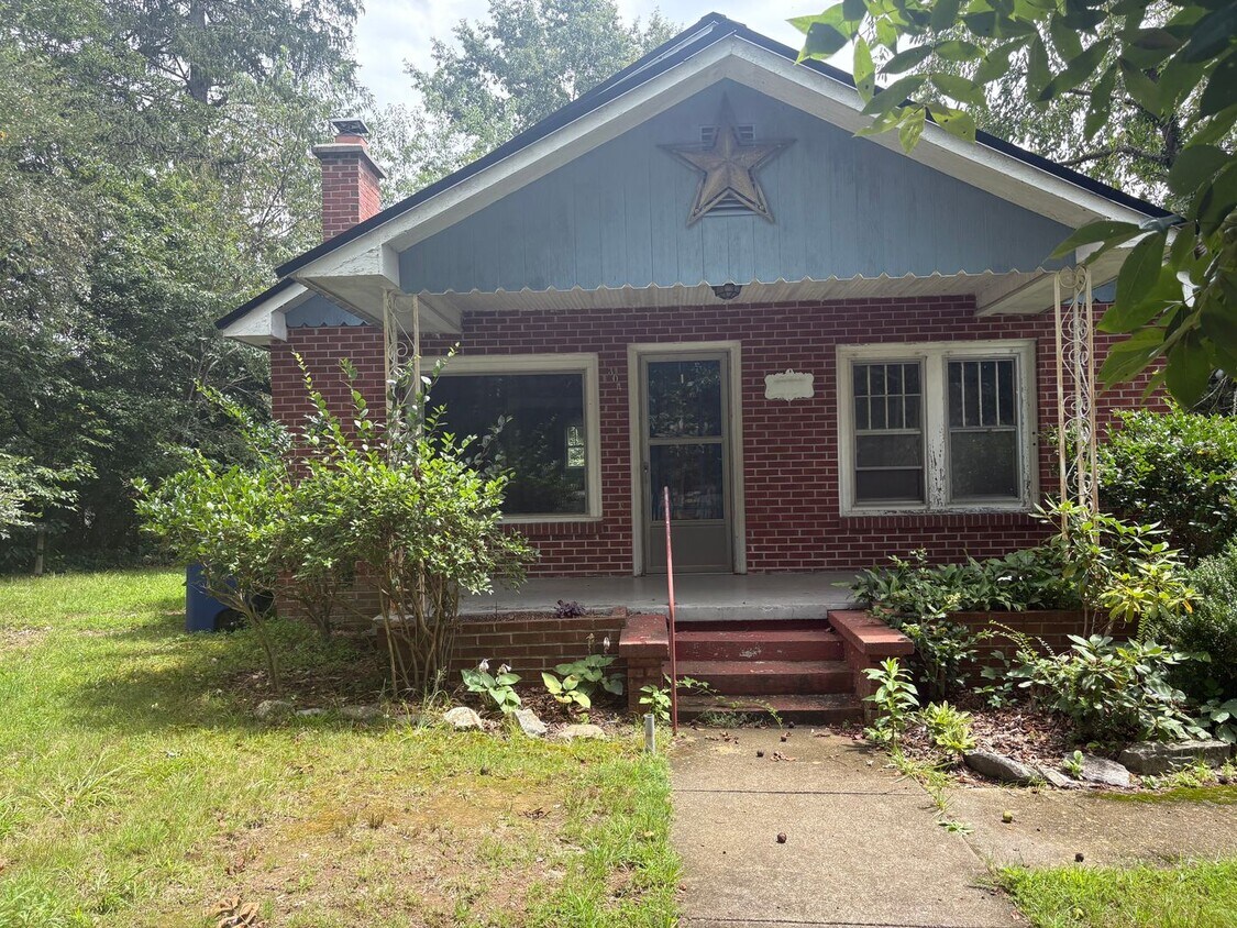 Primary Photo - 2 bed 1 bath cottage available now!!