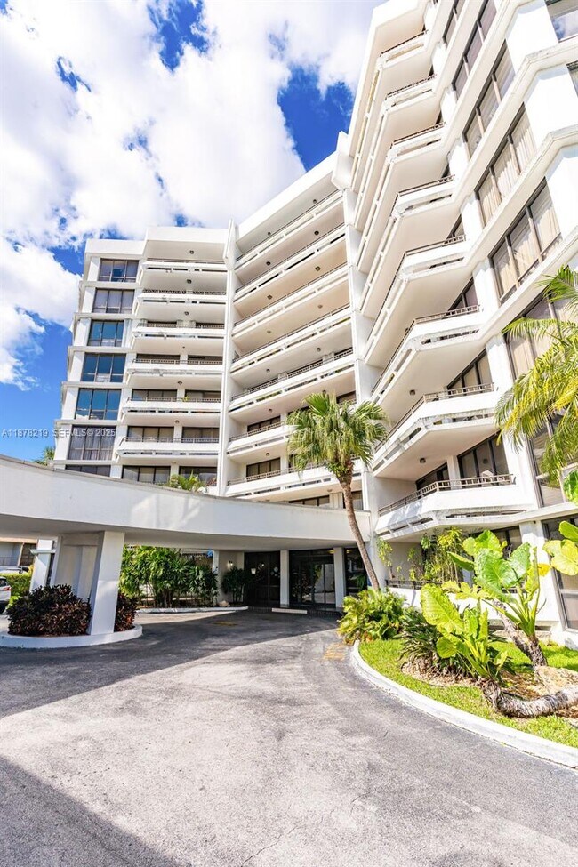 Foto del edificio - 13951 Kendale Lakes Cir