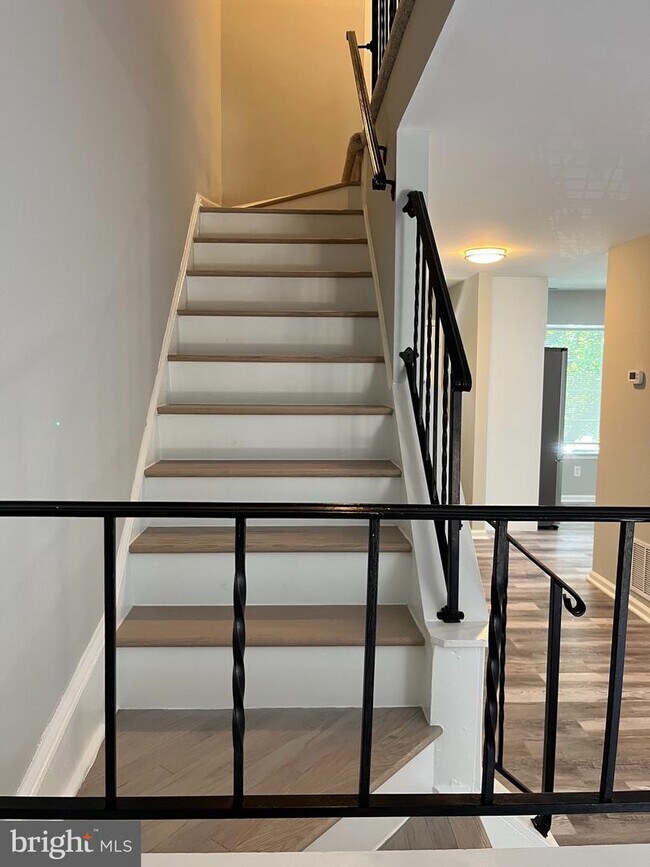 4184 Pleasant Meadow Ct, Chantilly, VA 20151 Townhouse for Rent in