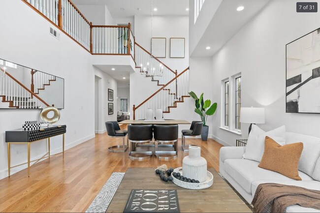 Foto del edificio - 832 Skycrest Drive