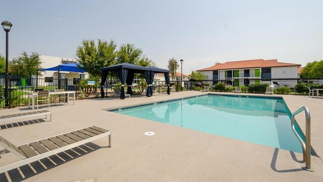 Piscina - Mesa Station Apartments