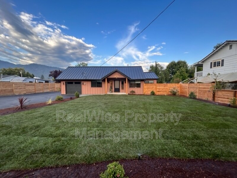 1363 NW Highland Ave, Grants Pass, OR 97526 House Rental in Grants
