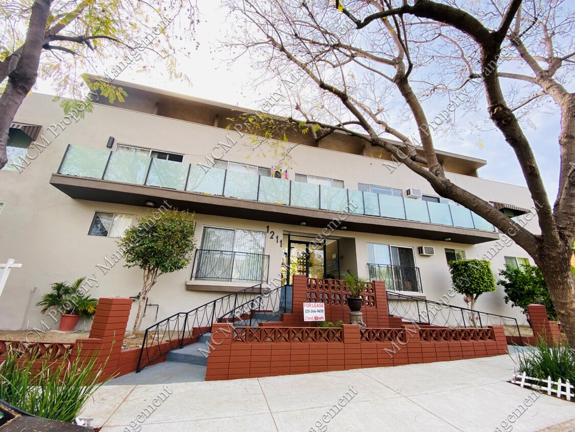 Primary Photo - 1211 N Ogden Dr