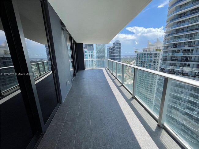 Building Photo - 1010 Brickell Ave