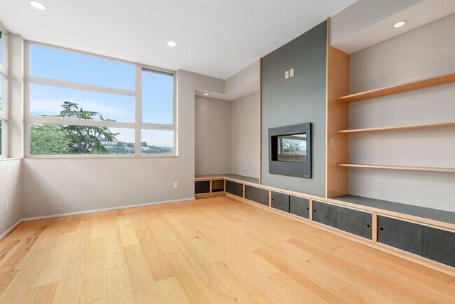 Foto del edificio - Gorgeous VIEW Townhome w/ 2 Master Suites in Coveted Eastlake