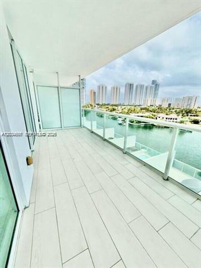 Foto del edificio - 400 Sunny Isles Blvd