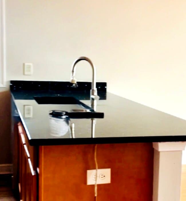 Building Photo - 214 W 31st St