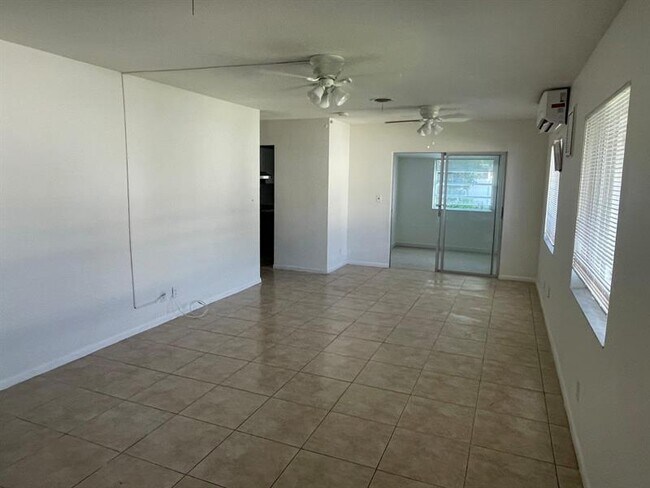 Foto del edificio - 2753 NE 32nd St
