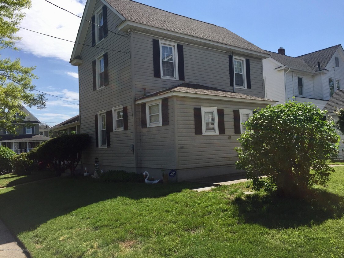 Building Photo - 502 Sylvania Ave
