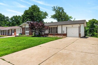Building Photo - 2765 Chelsea Dr