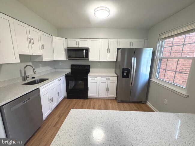 Foto del edificio - 4826 Grand Bend Dr