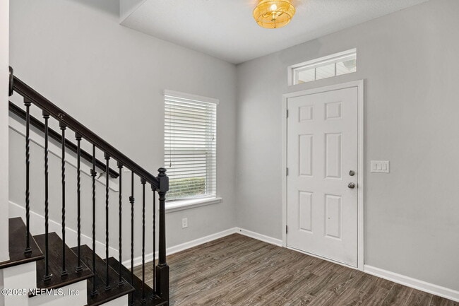 Foto del edificio - 92 Fernbrook Dr