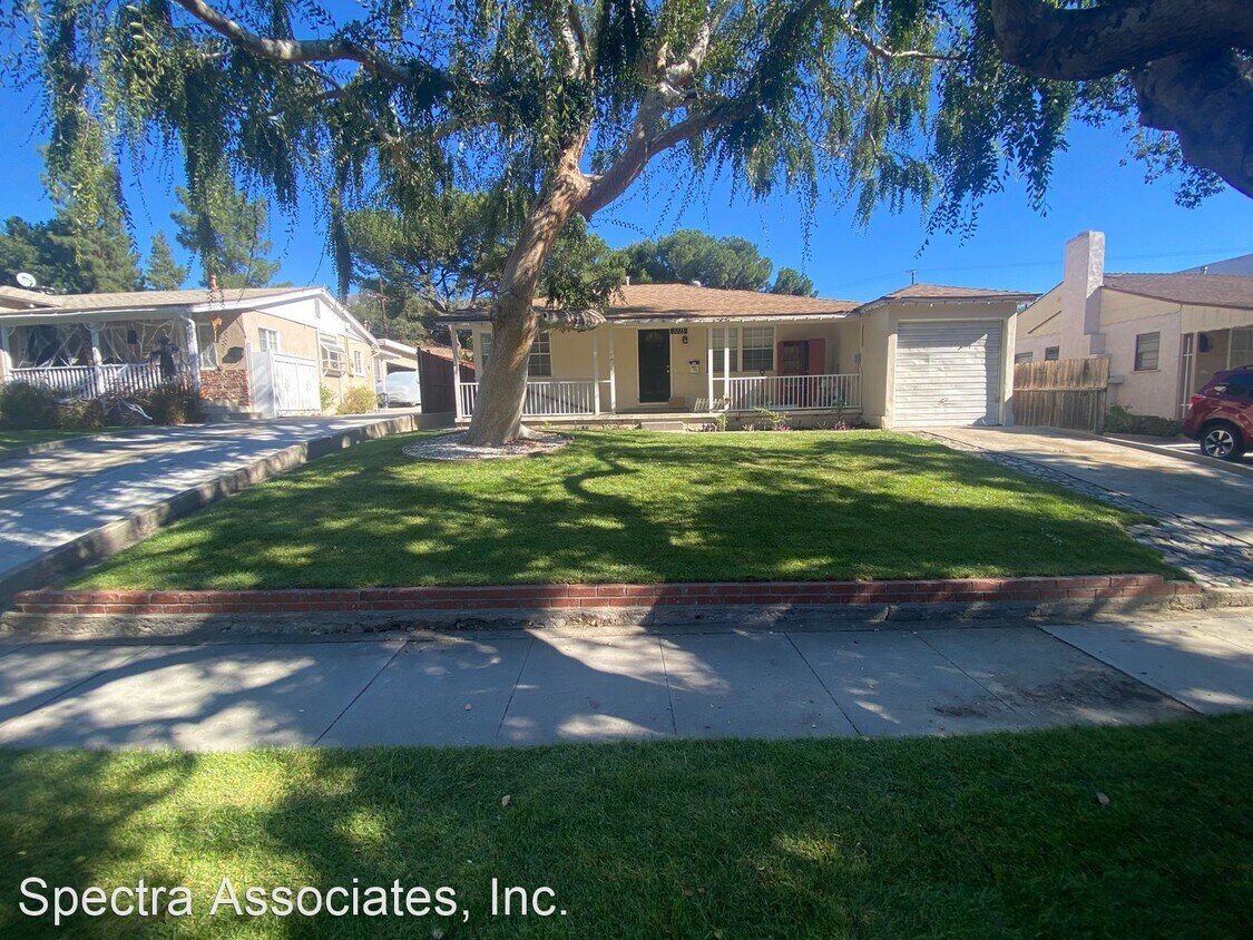 Primary Photo - 3 br, 1 bath House - 3225 Montrose Ave.