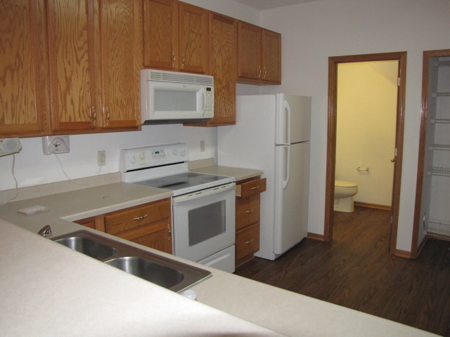 Building Photo - Townhome with Loft, Fireplace & Large Walk-In Closet. Trash and water included– Available May 1