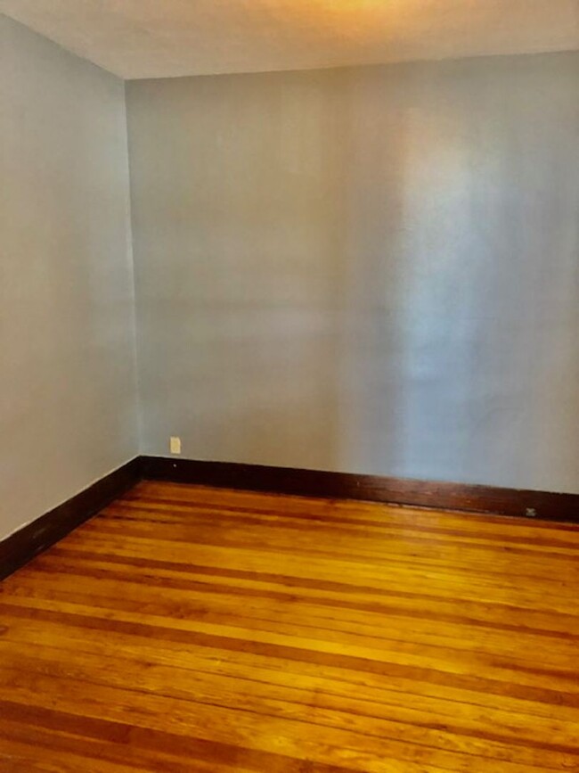 Foto del edificio - Completely Remodeled 5 Bedroom, 2 Bathroom...