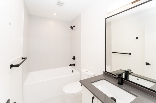 Building Photo - 809 Arncote Ave