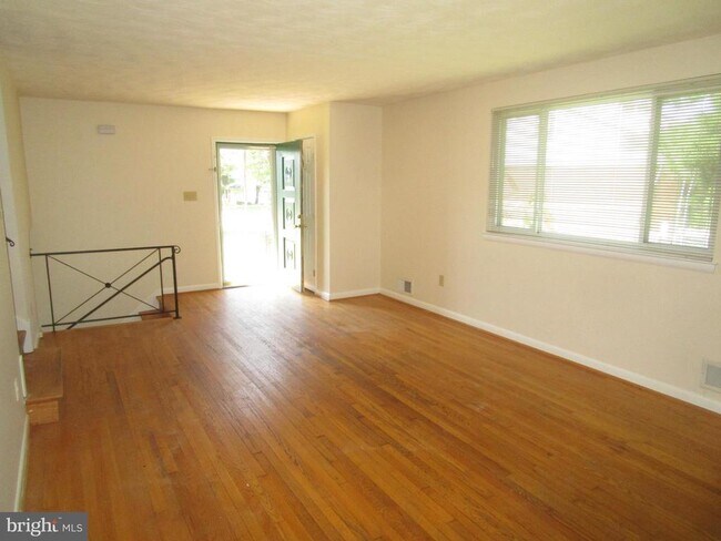 Foto del edificio - 5606 Devon Ct