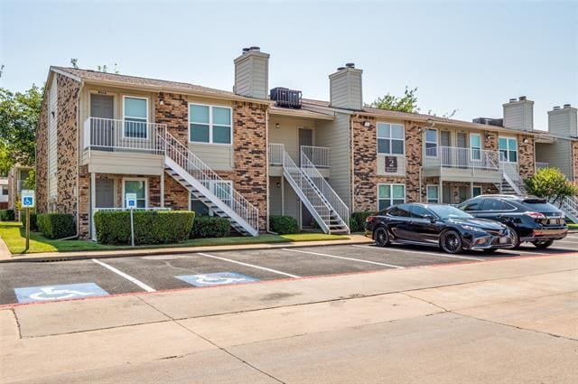 Foto del edificio - 2200 E Trinity Mls Rd