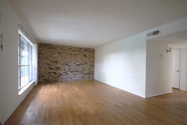 Foto del edificio - 600 Heights Blvd