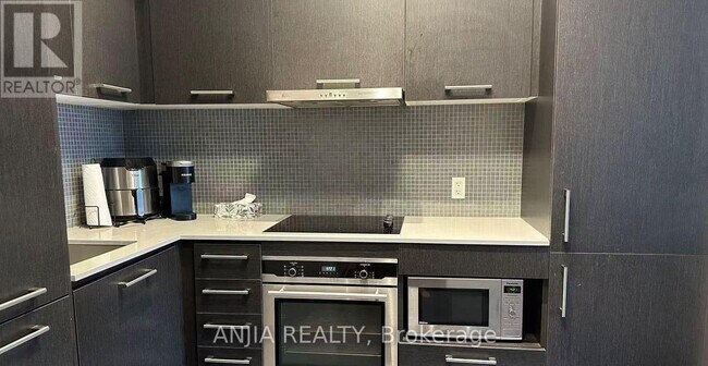 Building Photo - 87 Peter St