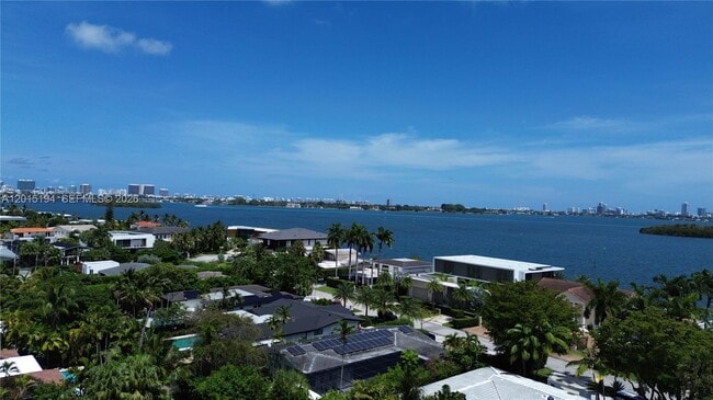 Foto del edificio - 11445 N Bayshore Dr
