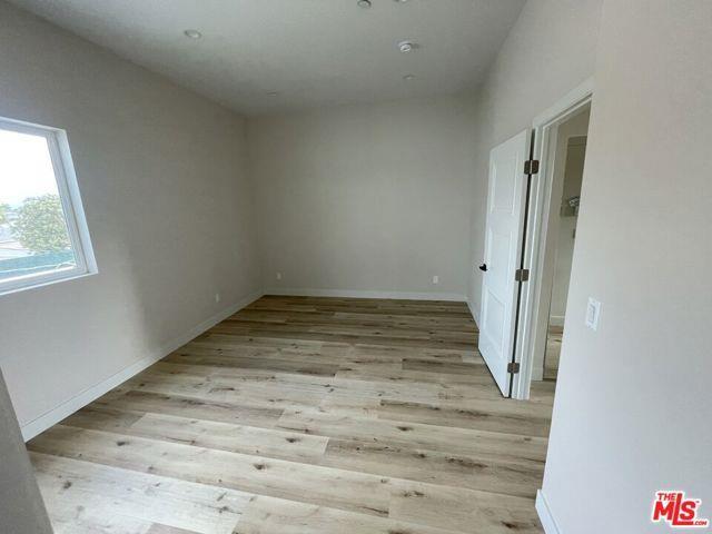 Foto del edificio - 16700 Moorpark St