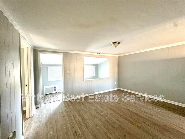 Foto del edificio - 4611 N Hubert Ave