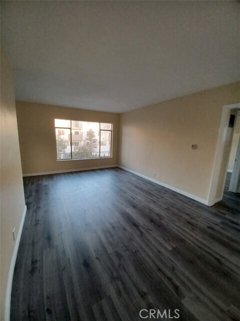 Building Photo - 137 S Alexandria Ave