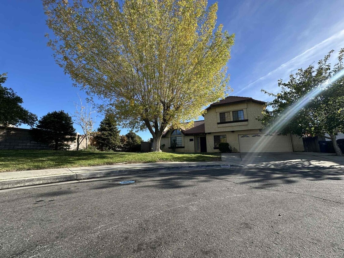 Foto principal - 5390 Meredith Ave