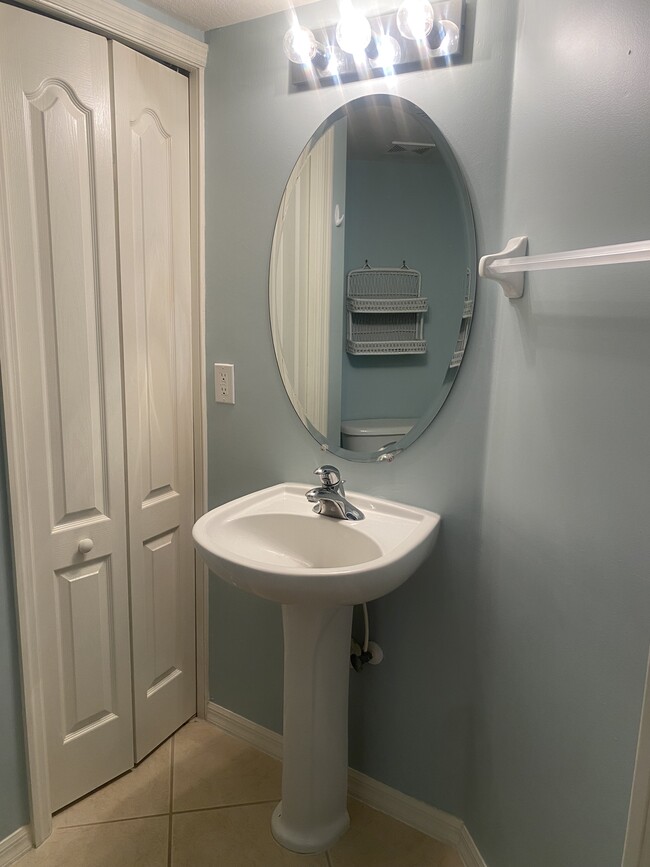 Building Photo - 9470 Ivy Brook Run