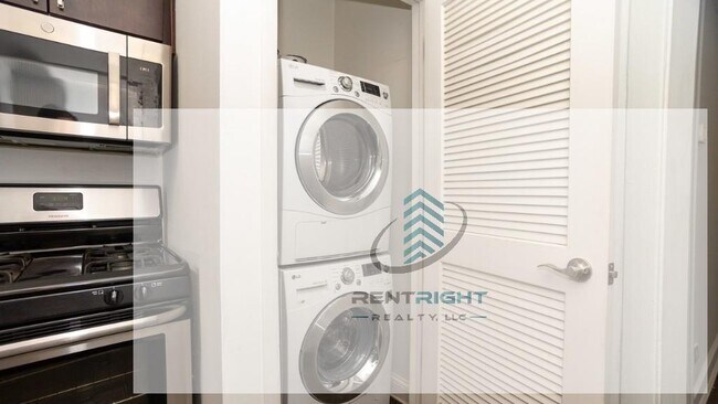 Foto del edificio - 3249-51 N Damen Ave