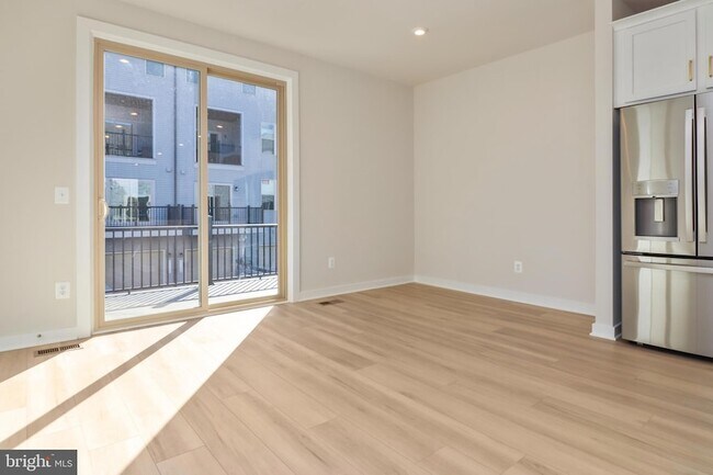 Foto del edificio - 2176 Glacier Rd