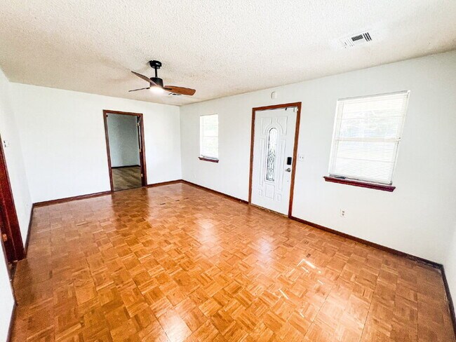 Foto del edificio - 817 W Walnut St
