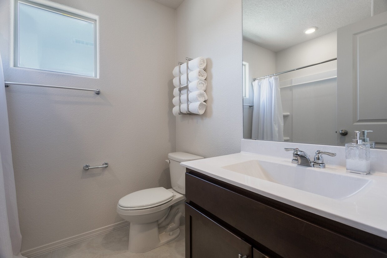 Building Photo - 5631 Sagan Loop SE